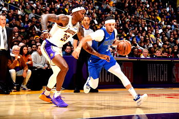 Lakers outmuscle Mavericks, Thunder surprise Raptors