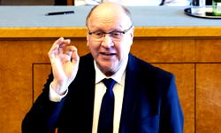 Estonia minister under fire over ‘shop girl’ comment