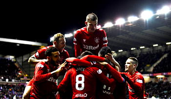 Rangers stroll past Hibs to keep Celtic in sight