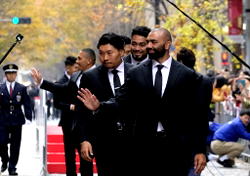 Rugby fans mob Japan’s Brave Blossoms at victory parade