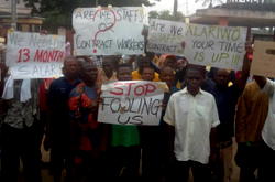 Breaking: Police gain forceful entry into textile company to stop protesters
