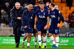 Tottenham up to fifth after late win at Wolves