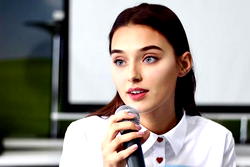 Ukrainian beauty queen barred for being mother sues Miss World