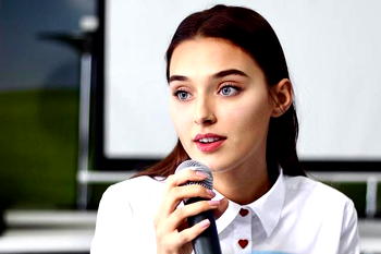 Ukrainian beauty queen barred for being mother sues Miss World