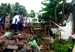 Heavy rain triggers collapse of houses, kills 15 in India