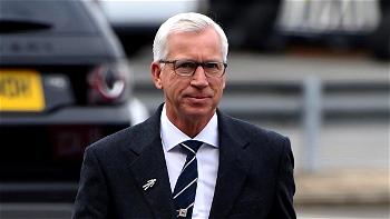 Pardew: Whatsapp to blame for ‘toxic’ dressing rooms