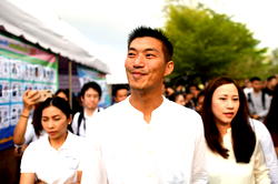 Thai opposition leader calls for peaceful protest