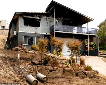 Australian town in ruins after catastrophic bushfires