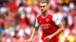 Arsenal’s Chambers out for months after knee surgery