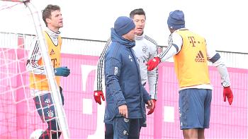Boateng and Goretzka fight during Bayern Munich training