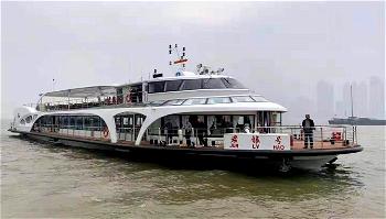 Electric ship conducts trial operation on Yangtze