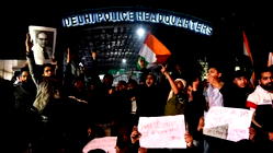 Students injured in India after masked attackers raid top university