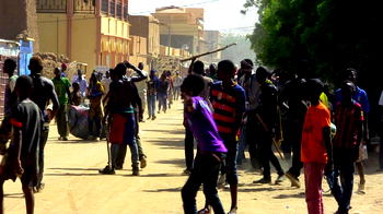 Hundreds of Malians protest foreign troop presence