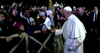 Video: Disgruntled Pope Francis pulls himself free from woman’s grasp
