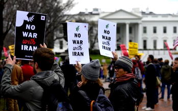 Protesters in US rally against prospect of war with Iran