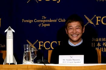 Wanted: Girlfriend to fly to the Moon with Japanese billionaire