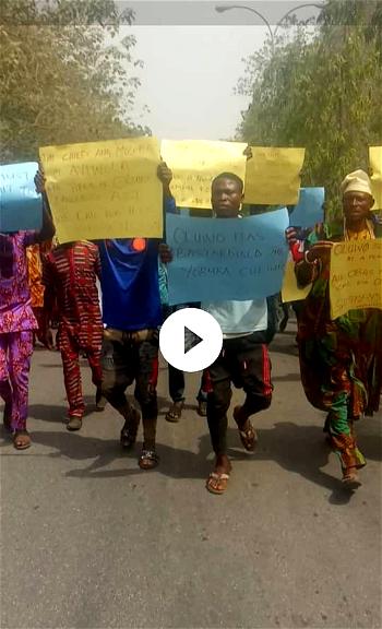 Ayedire, Ola-oluwa residents protest against Oluwo