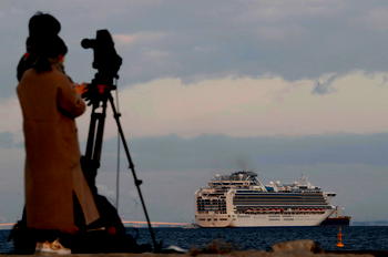 Coronavirus: Japan quarantines thousands on cruise ship