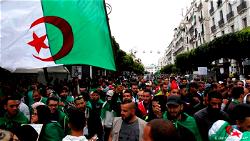 Algerians keep up protests a year after demonstrations began