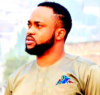 Video: Alleged bribe-seeking policeman harass actor, crew on set