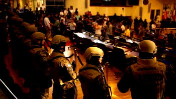 Soldiers, police enter El Salvador’s parliament