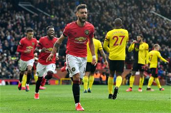 Fernandes on the spot as Man United climb to fifth