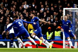 Giroud, Alonso back in favour as Chelsea sink Spurs