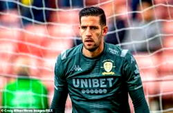 Leeds close on West Brom despite Casilla absence