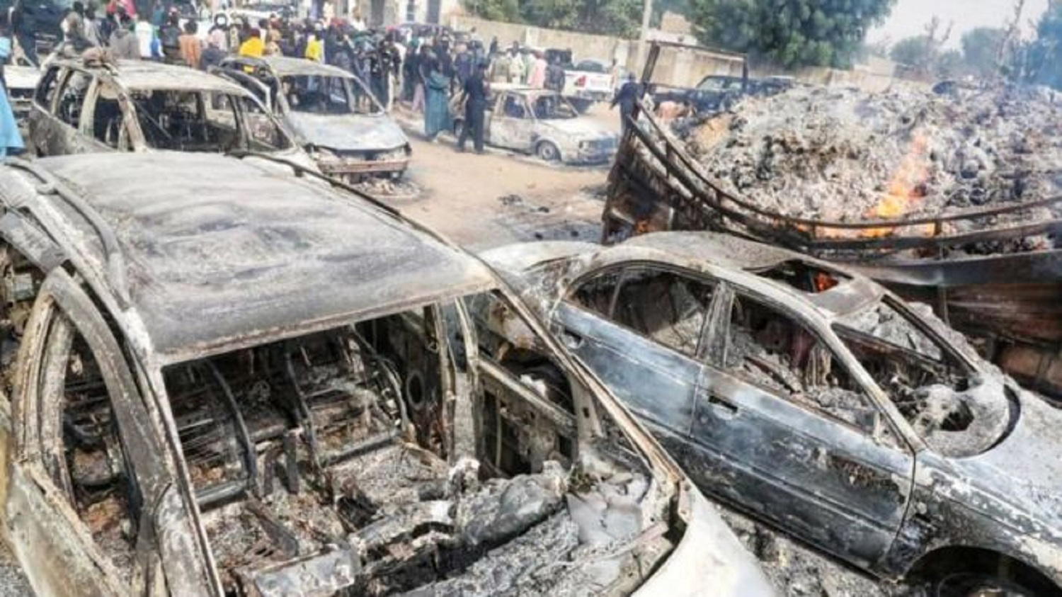 Nigeria militants burn to death motorists as they sleep in their cars
