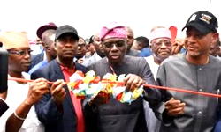 Lagos govt. inaugurates 11 roads, classrooms in Bariga