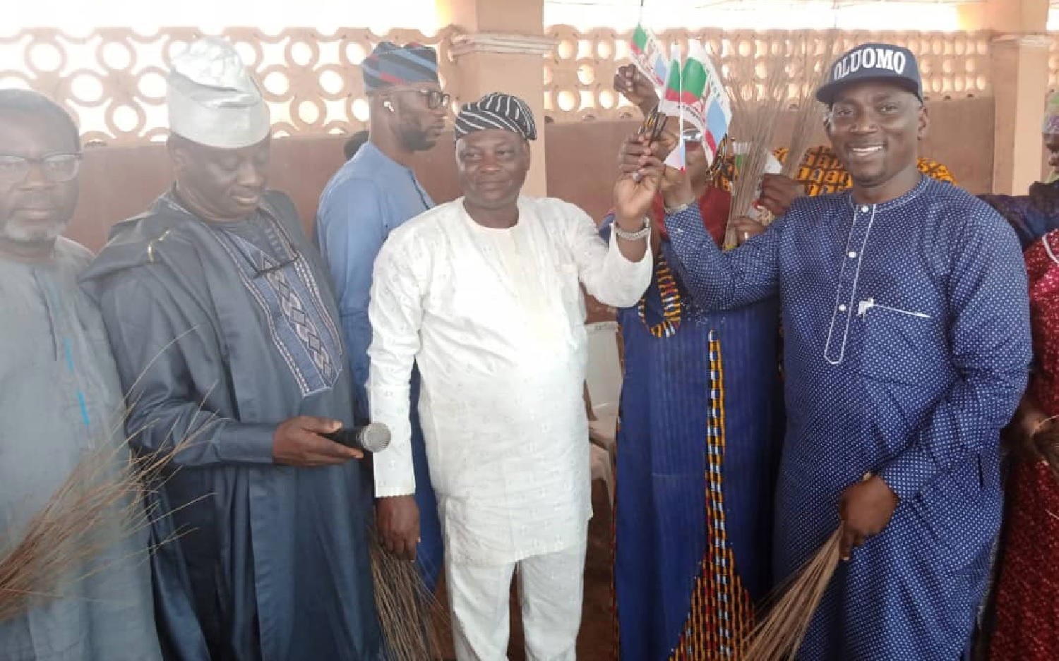 Saraki's aide, Hon Duntoye, lead others to join APC in Kwara