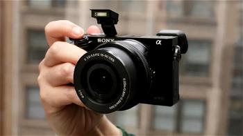 Sony makes photography lively with mirrorless cameras