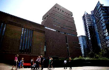 Teen throws boy from UK gallery, says ‘told of plan to kill’