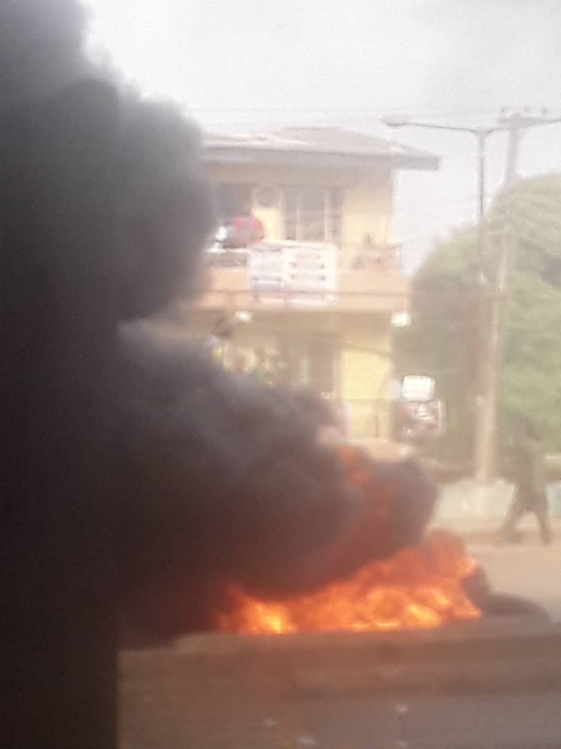 VIDEO: Iyana-Ipaja boils as Okada dealers, riders, miscreants clash with police