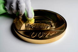 New seven-kilo gold coin unveiled to celebrate James Bond film
