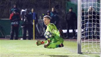 Goalkeeper Batz saves five penalties to put 4th tier side in German Cup semis