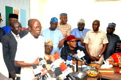 Oshiomhole returns to party office (photos)