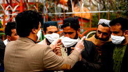 Coronavirus: Nearly 70,000 Afghans return home after fleeing Iran