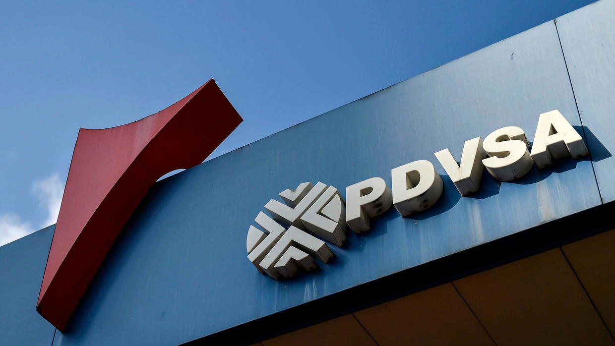 Venezuela arrests officials for giving US oil data