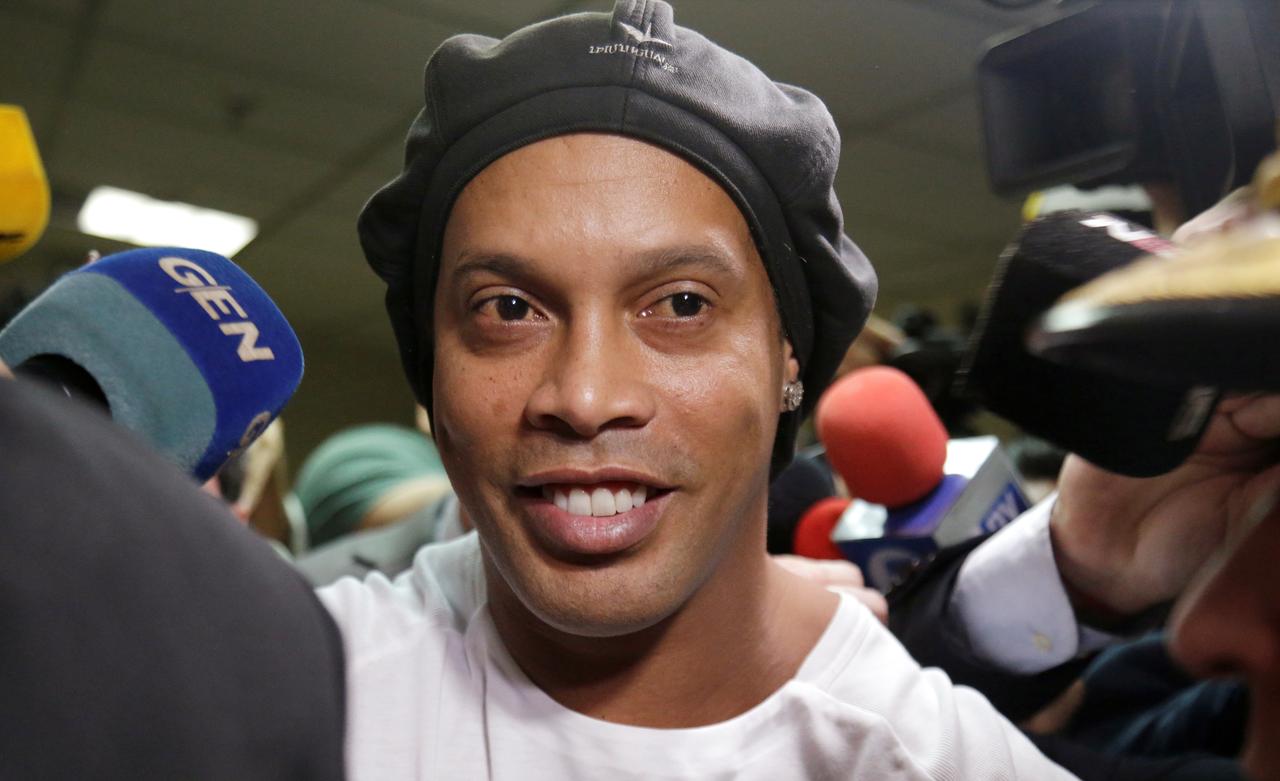 Prison warden says Ronaldinho adapting to jail with usual smile