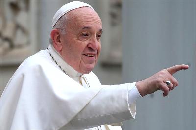 Pope scraps public Angelus prayer amid COVID precaution