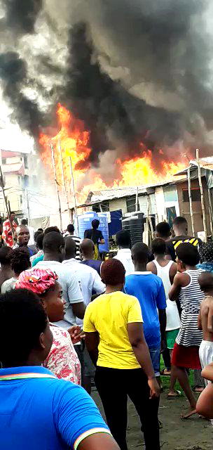 BREAKING: Another fire outbreak in Lagos (Video)