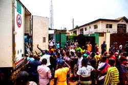 Nigeria COVID-19 lockdown pushes Lagos poor to the brink