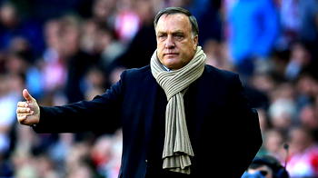 Feyenoord’s Advocaat signs one-year contract extension
