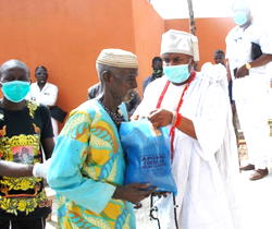 COVID-19: Alapomu Of Apomuland kick starts distribution of relief materials