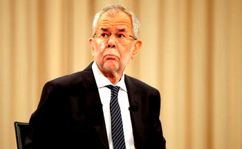 Austria’s president apologises for breaching restaurant virus curfew
