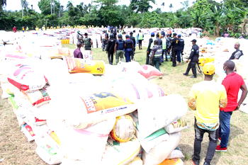 Governor Wike distributes foodstuffs to the People of Omuma LGA