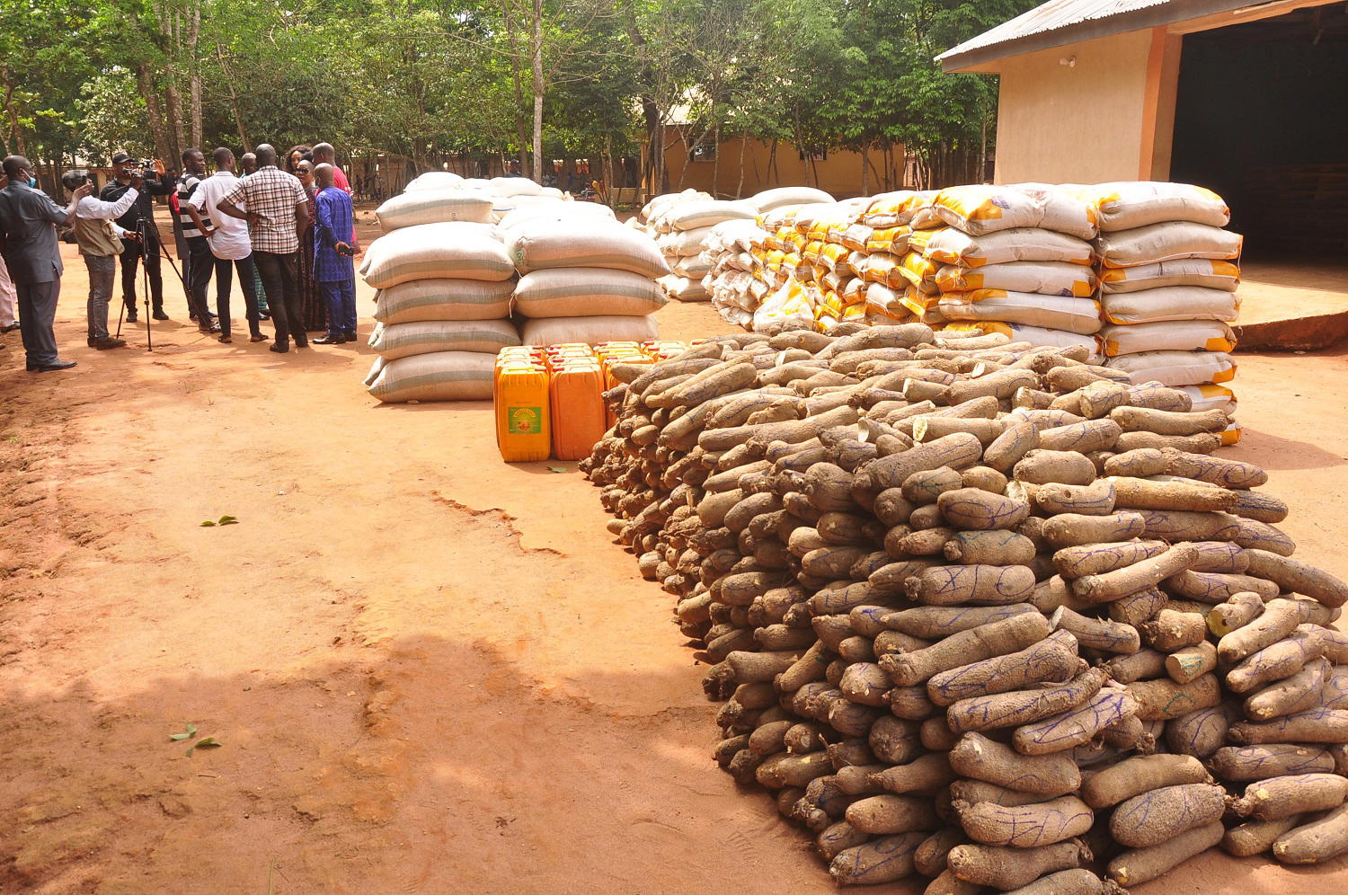 Obaseki donates relief materials to IDPs