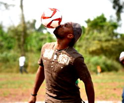 Drogba joins effort to distribute aid to poor in Ivory Coast