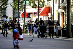 Big fall in COVID-19 deaths in France